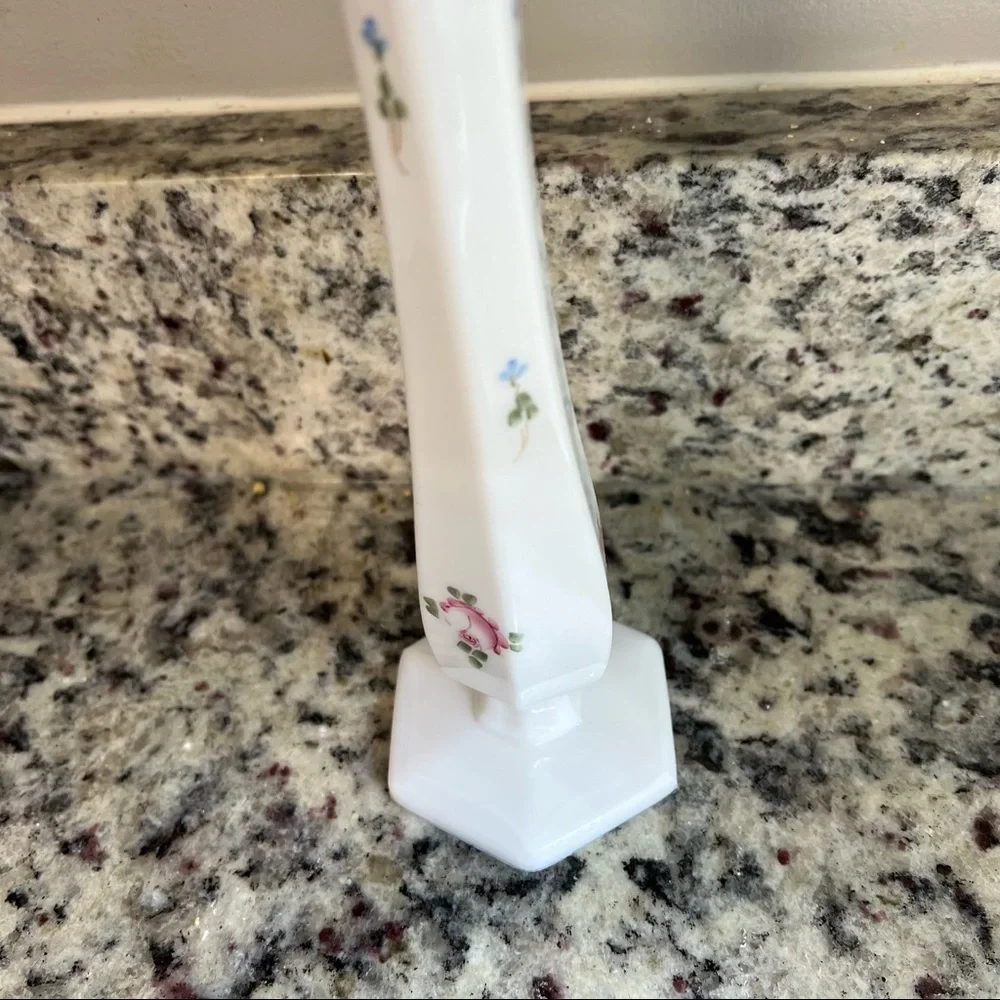 Westmoreland Swung Milk Glass Bud Vase Vintage Collectible - Picture 8 of 15